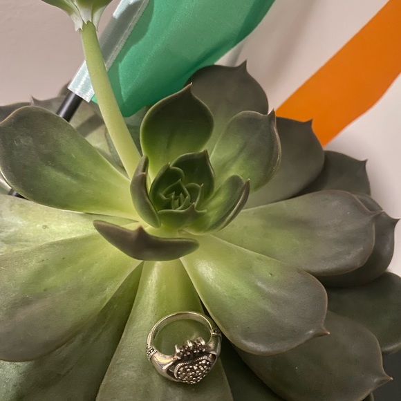 Claddagh ring - Picture 6 of 9